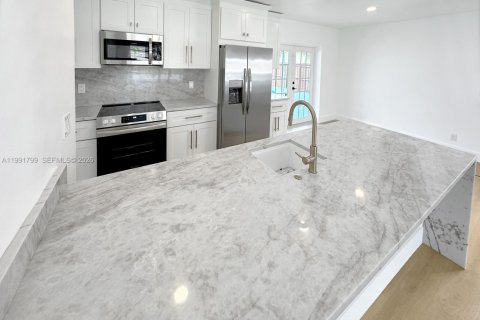 Купить виллу или дом в Холливуд, Флорида 3 спальни, 157.56м2, № 2056540 - фото 14