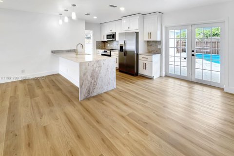 Купить виллу или дом в Холливуд, Флорида 3 спальни, 157.56м2, № 2056540 - фото 9