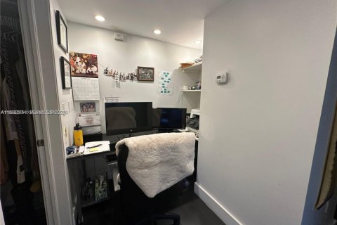 Condo in Miami Shores, Florida, 3 bedrooms № 1991073 - photo 10