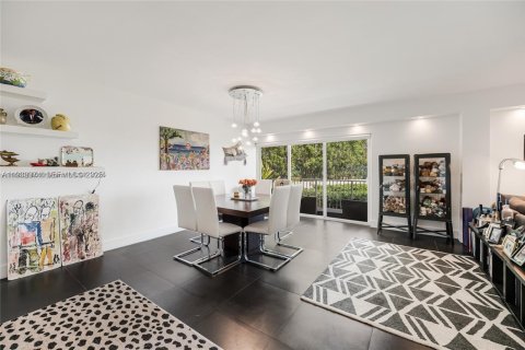 Condo in Miami Shores, Florida, 3 bedrooms № 1991073 - photo 3