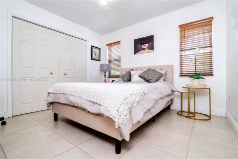 House in Miami, Florida 3 bedrooms, 162.86 sq.m. № 1881996 - photo 29