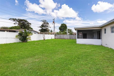House in Margate, Florida 3 bedrooms, 133.13 sq.m. № 1846043 - photo 27