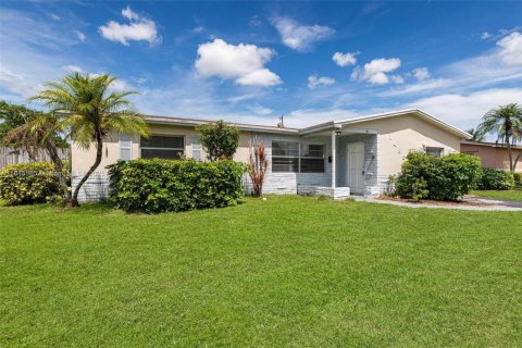House in Margate, Florida 3 bedrooms, 133.13 sq.m. № 1846043 - photo 1