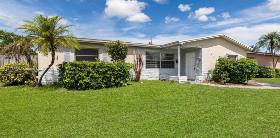 House in Margate, Florida 3 bedrooms, 133.13 sq.m. № 1846043