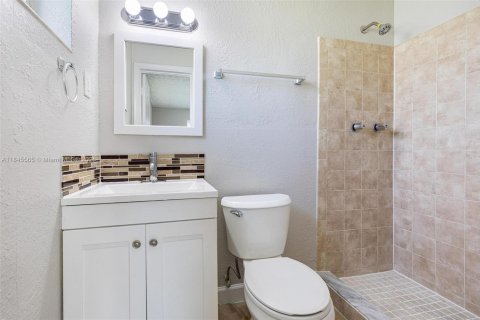 House in Margate, Florida 3 bedrooms, 133.13 sq.m. № 1846043 - photo 14
