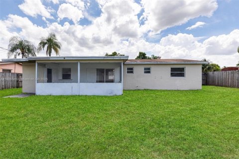 House in Margate, Florida 3 bedrooms, 133.13 sq.m. № 1846043 - photo 29