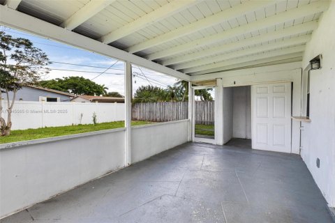House in Margate, Florida 3 bedrooms, 133.13 sq.m. № 1846043 - photo 23