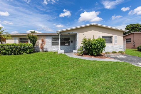 House in Margate, Florida 3 bedrooms, 133.13 sq.m. № 1846043 - photo 24