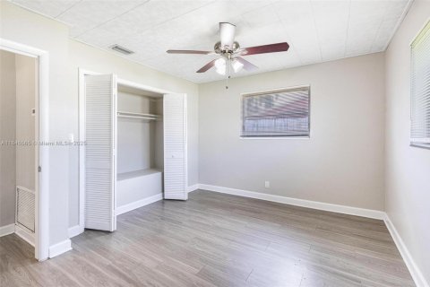 House in Margate, Florida 3 bedrooms, 133.13 sq.m. № 1846043 - photo 10