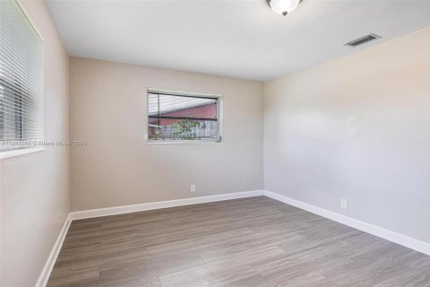 House in Margate, Florida 3 bedrooms, 133.13 sq.m. № 1846043 - photo 18