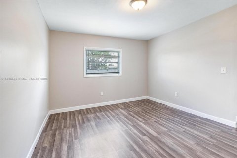 House in Margate, Florida 3 bedrooms, 133.13 sq.m. № 1846043 - photo 20