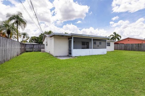 House in Margate, Florida 3 bedrooms, 133.13 sq.m. № 1846043 - photo 28