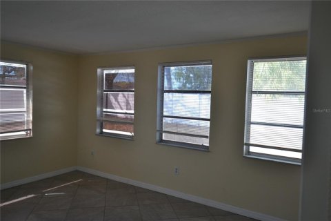 Casa en alquiler en Holiday, Florida, 2 dormitorios, 100.15 m2 № 2093518 - foto 4