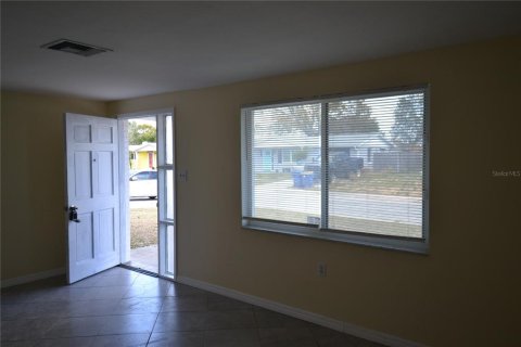 Casa en alquiler en Holiday, Florida, 2 dormitorios, 100.15 m2 № 2093518 - foto 6