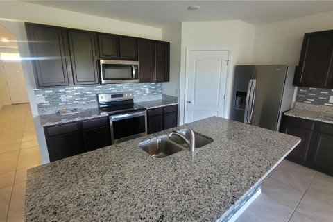 House in Davenport, Florida 4 bedrooms, 173.45 sq.m. № 2196212 - photo 10