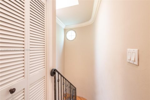 Townhouse in Coral Gables, Florida 3 bedrooms, 186.73 sq.m. № 1819802 - photo 11
