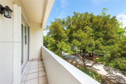 Townhouse in Coral Gables, Florida 3 bedrooms, 186.73 sq.m. № 1819802 - photo 27
