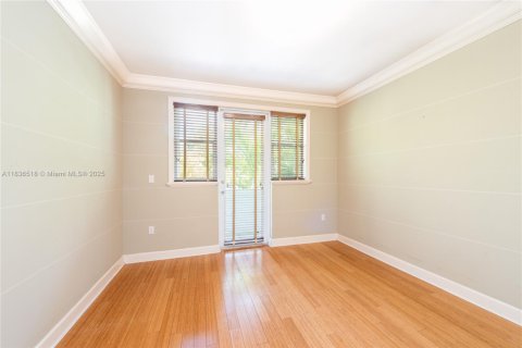 Townhouse in Coral Gables, Florida 3 bedrooms, 186.73 sq.m. № 1819802 - photo 22