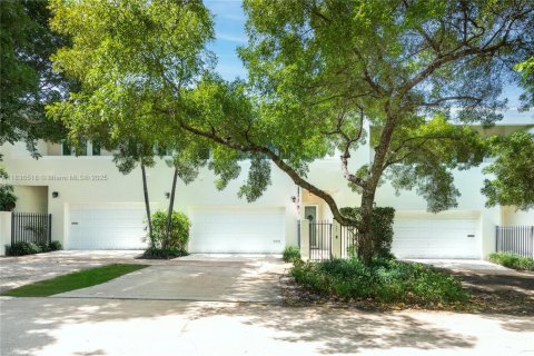 Townhouse in Coral Gables, Florida 3 bedrooms, 186.73 sq.m. № 1819802 - photo 2