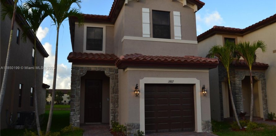 House in Homestead, Florida 4 bedrooms, 164.25 sq.m. № 1857039