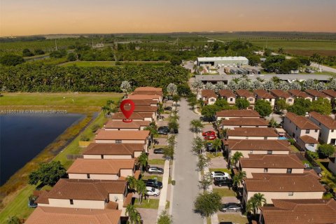 House in Homestead, Florida 4 bedrooms, 164.25 sq.m. № 1857039 - photo 28
