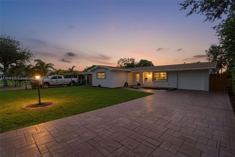 Villa ou maison à vendre à Pembroke Pines, Floride: 3 chambres, 155.7 m2 № 1951212 - photo 5