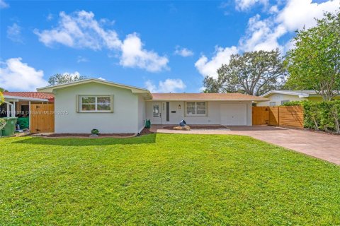 Villa ou maison à vendre à Pembroke Pines, Floride: 3 chambres, 155.7 m2 № 1951212 - photo 3