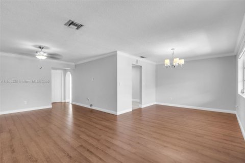 Villa ou maison à vendre à Pembroke Pines, Floride: 3 chambres, 155.7 m2 № 1951212 - photo 7