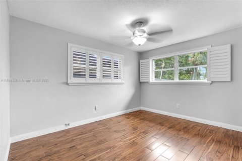 Villa ou maison à vendre à Pembroke Pines, Floride: 3 chambres, 155.7 m2 № 1951212 - photo 16
