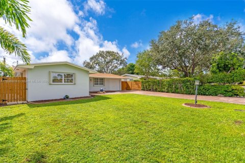 Villa ou maison à vendre à Pembroke Pines, Floride: 3 chambres, 155.7 m2 № 1951212 - photo 4