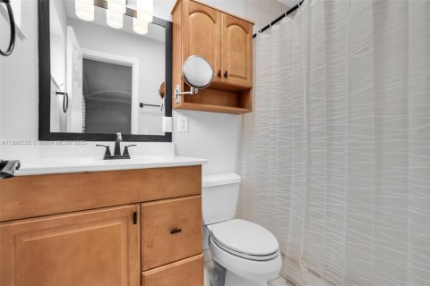 Villa ou maison à vendre à Pembroke Pines, Floride: 3 chambres, 155.7 m2 № 1951212 - photo 23