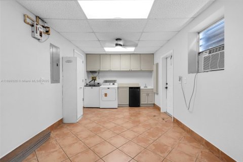 Villa ou maison à vendre à Pembroke Pines, Floride: 3 chambres, 155.7 m2 № 1951212 - photo 27