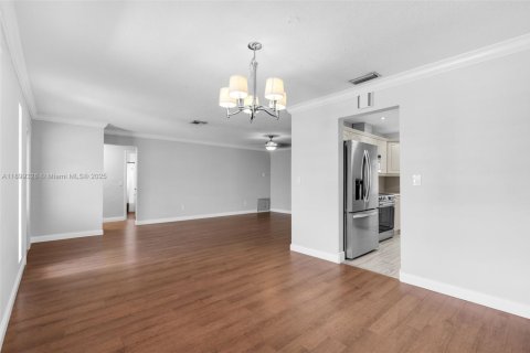 Villa ou maison à vendre à Pembroke Pines, Floride: 3 chambres, 155.7 m2 № 1951212 - photo 8