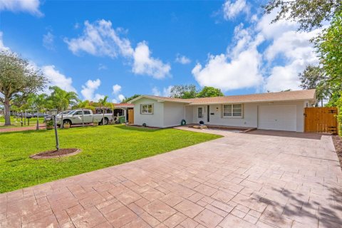 Villa ou maison à vendre à Pembroke Pines, Floride: 3 chambres, 155.7 m2 № 1951212 - photo 6