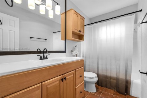 Villa ou maison à vendre à Pembroke Pines, Floride: 3 chambres, 155.7 m2 № 1951212 - photo 19