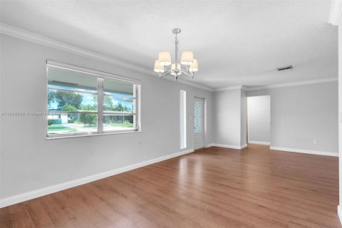 Villa ou maison à vendre à Pembroke Pines, Floride: 3 chambres, 155.7 m2 № 1951212 - photo 9