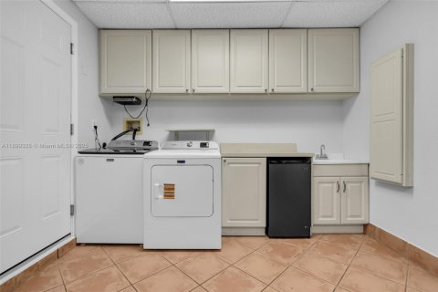 Villa ou maison à vendre à Pembroke Pines, Floride: 3 chambres, 155.7 m2 № 1951212 - photo 28