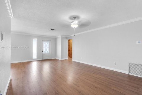 Villa ou maison à vendre à Pembroke Pines, Floride: 3 chambres, 155.7 m2 № 1951212 - photo 10