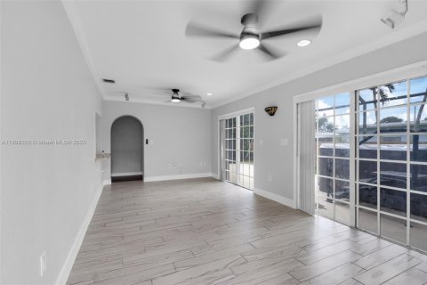 Villa ou maison à vendre à Pembroke Pines, Floride: 3 chambres, 155.7 m2 № 1951212 - photo 14