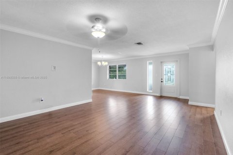 Villa ou maison à vendre à Pembroke Pines, Floride: 3 chambres, 155.7 m2 № 1951212 - photo 11