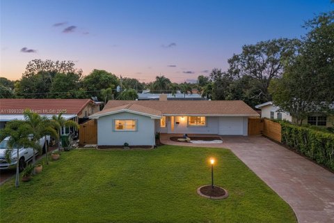 Villa ou maison à vendre à Pembroke Pines, Floride: 3 chambres, 155.7 m2 № 1951212 - photo 1