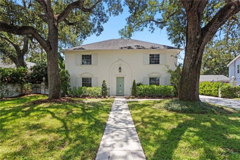 House in Tampa, Florida 4 bedrooms, 257.53 sq.m. № 2221745