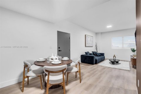 Apartment in Miami, Florida 2 bedrooms № 2002619 - photo 13