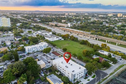 Apartment in Miami, Florida 2 bedrooms № 2002619 - photo 3