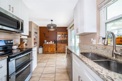 House in Casselberry, Florida 4 bedrooms, 134.34 sq.m. № 1900703 - photo 7