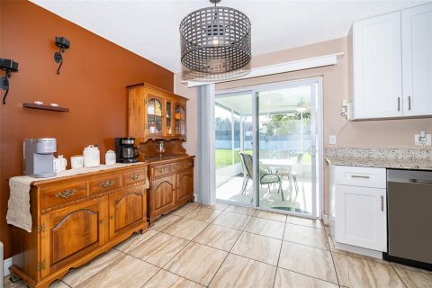 House in Casselberry, Florida 4 bedrooms, 134.34 sq.m. № 1900703 - photo 8
