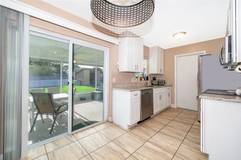 House in Casselberry, Florida 4 bedrooms, 134.34 sq.m. № 1900703 - photo 5