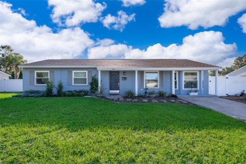 House in Casselberry, Florida 4 bedrooms, 134.34 sq.m. № 1900703 - photo 1