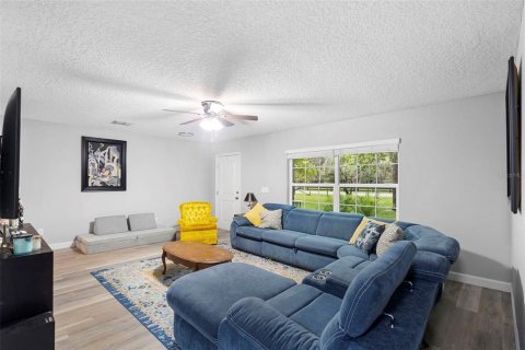 House in Eustis, Florida 4 bedrooms, 212.19 sq.m. № 1910818 - photo 9