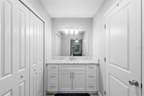 House in Eustis, Florida 4 bedrooms, 212.19 sq.m. № 1910818 - photo 22